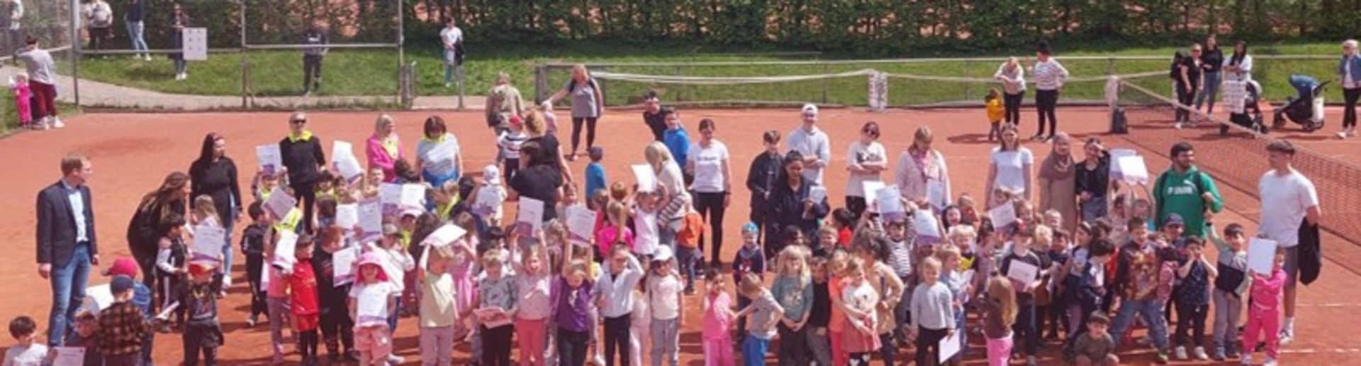 Kinder bei einer Kibaz-Siegererhrung