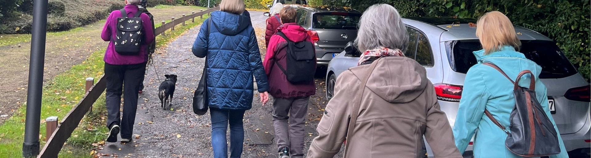 Menschen auf einem Spaziergang