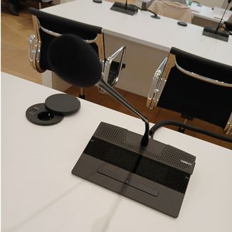 Ein Mikrophon im Kreistag